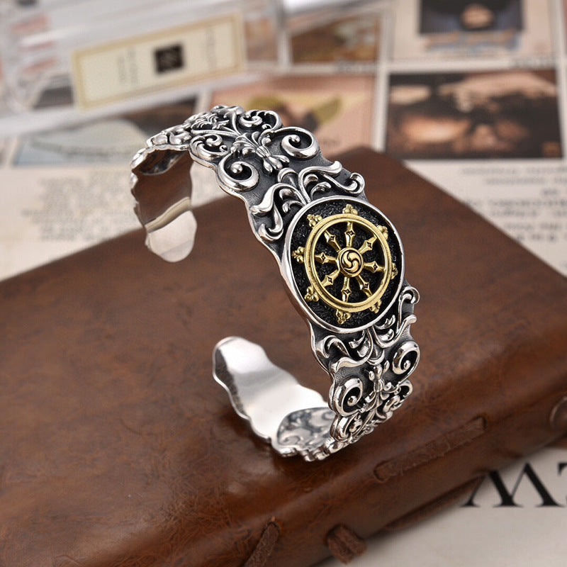 Patterned treasure wheel bracelet