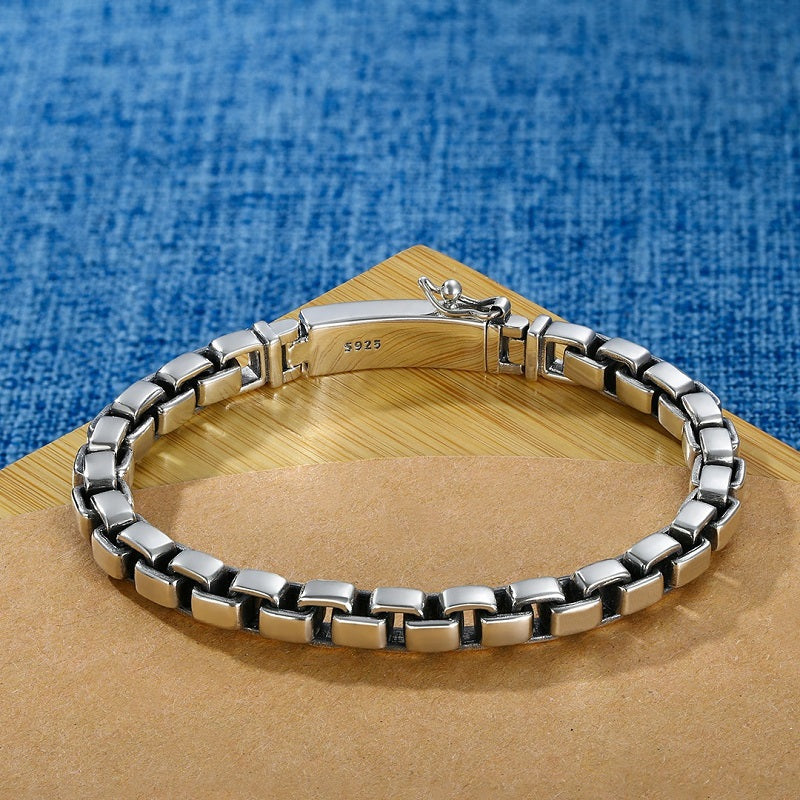 Fashionable and minimalist square bracelet