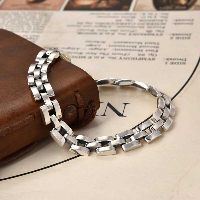 Minimalist smooth bracelet