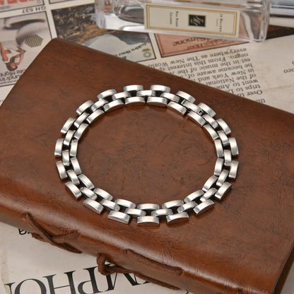 Minimalist smooth bracelet