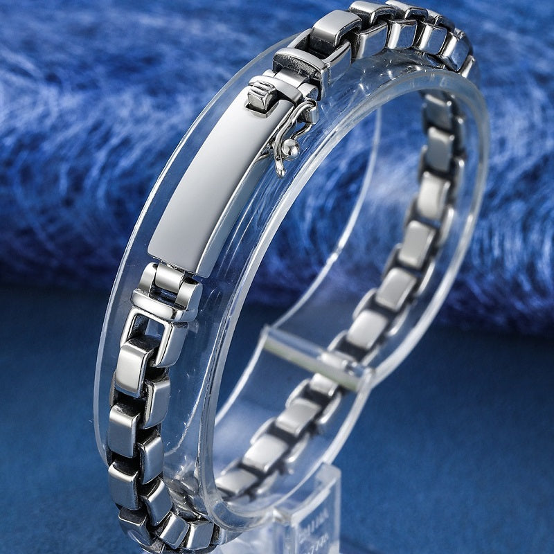 Fashionable and minimalist square bracelet