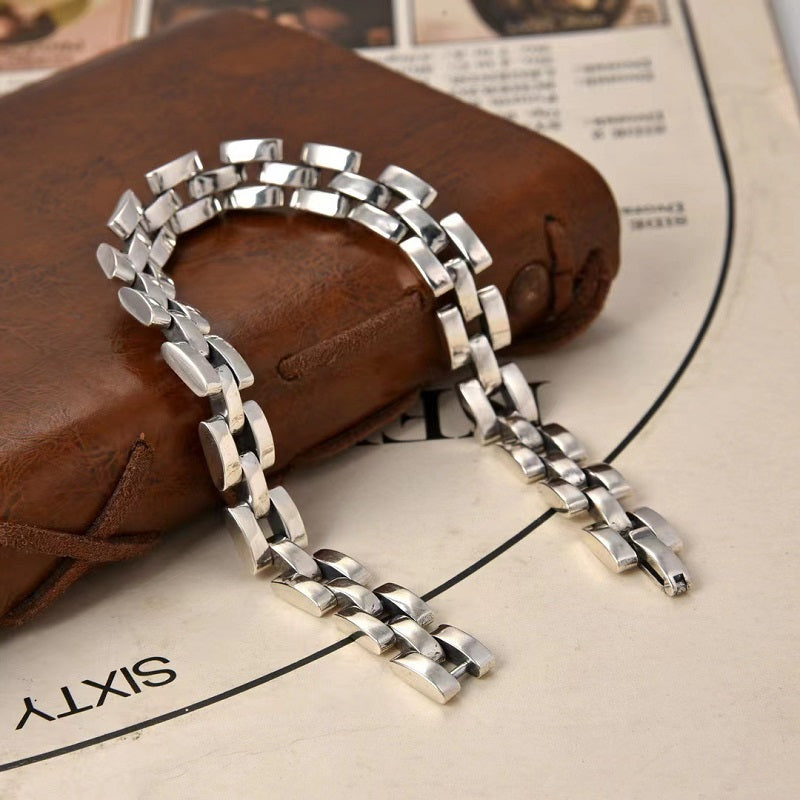 Minimalist smooth bracelet