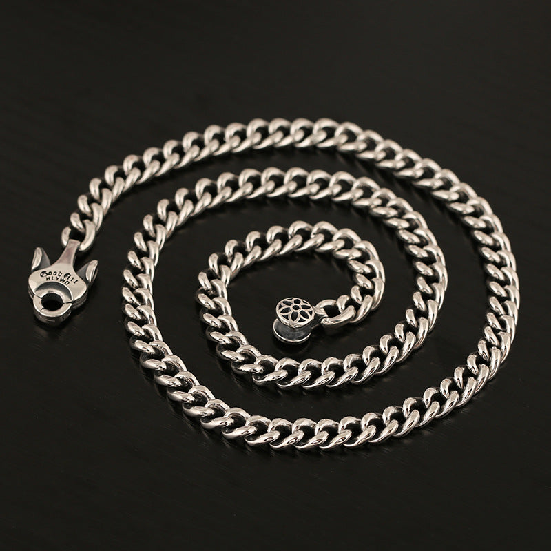 Minimalist and fashionable necklace