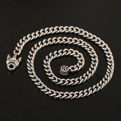 Minimalist and fashionable necklace