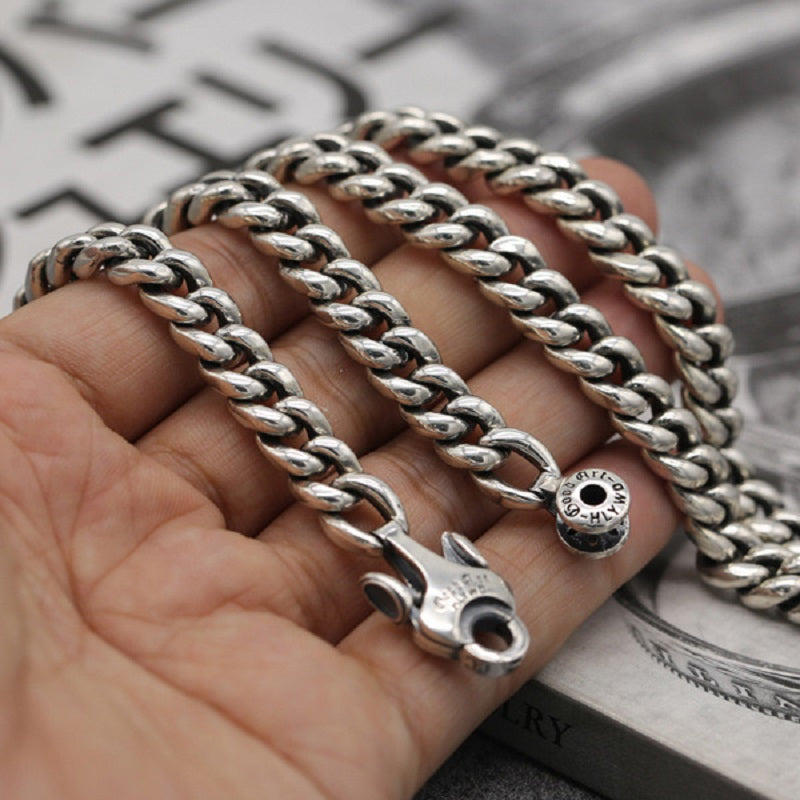 Minimalist and fashionable necklace