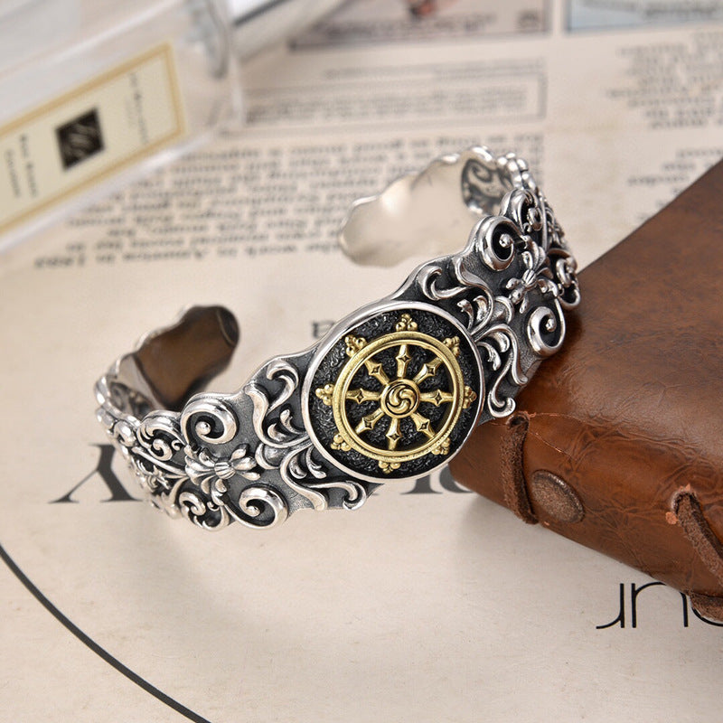 Patterned treasure wheel bracelet