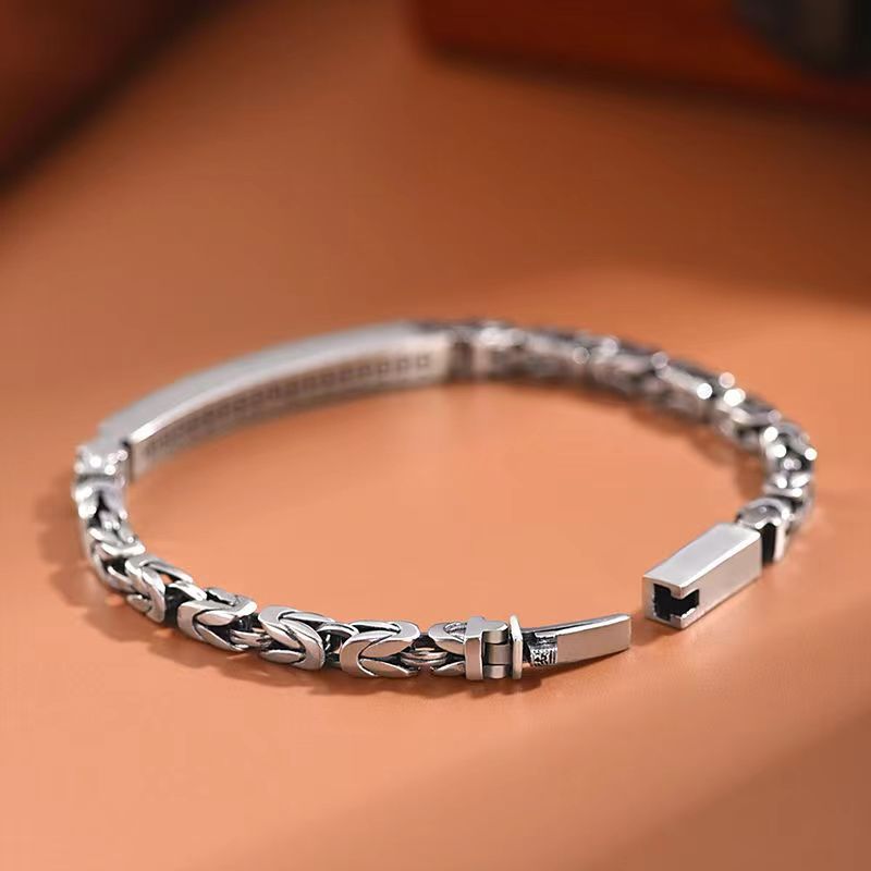 Narrow smooth hollowed out bracelet
